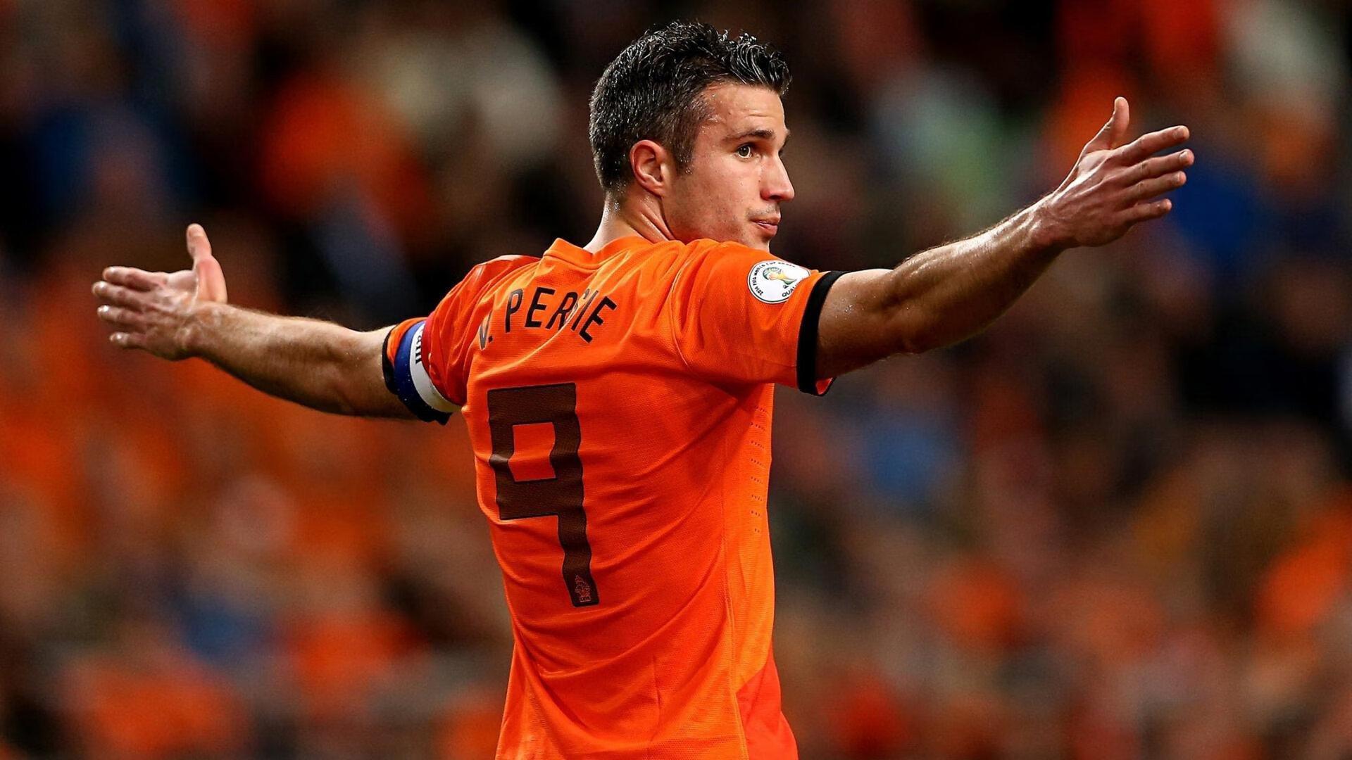 欧冠决赛巅峰对决，皇马3-1逆转利物浦，本泽马双响加冕欧洲之王