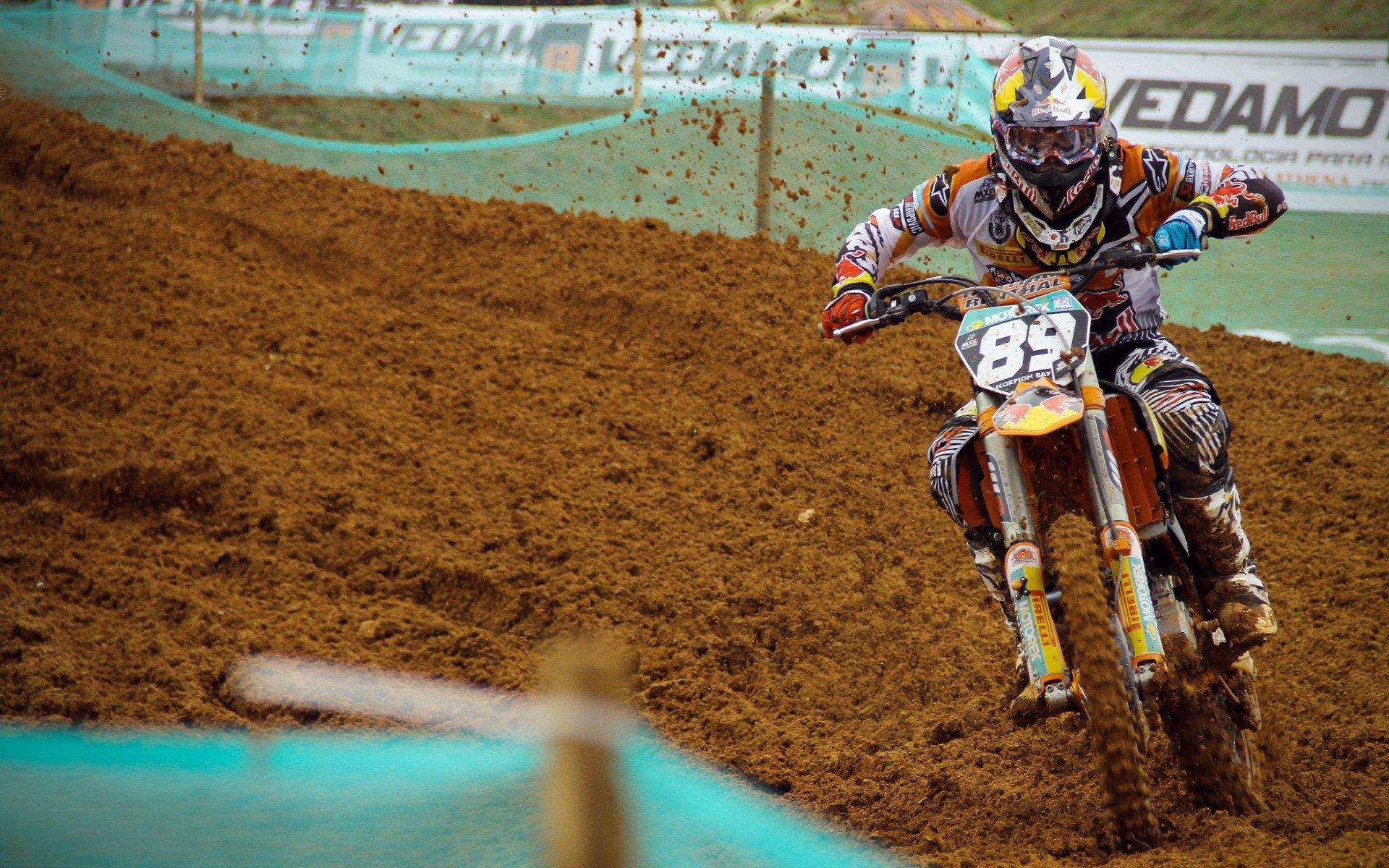 C罗梅开二度助球队逆转胜利 传奇再续辉煌篇章