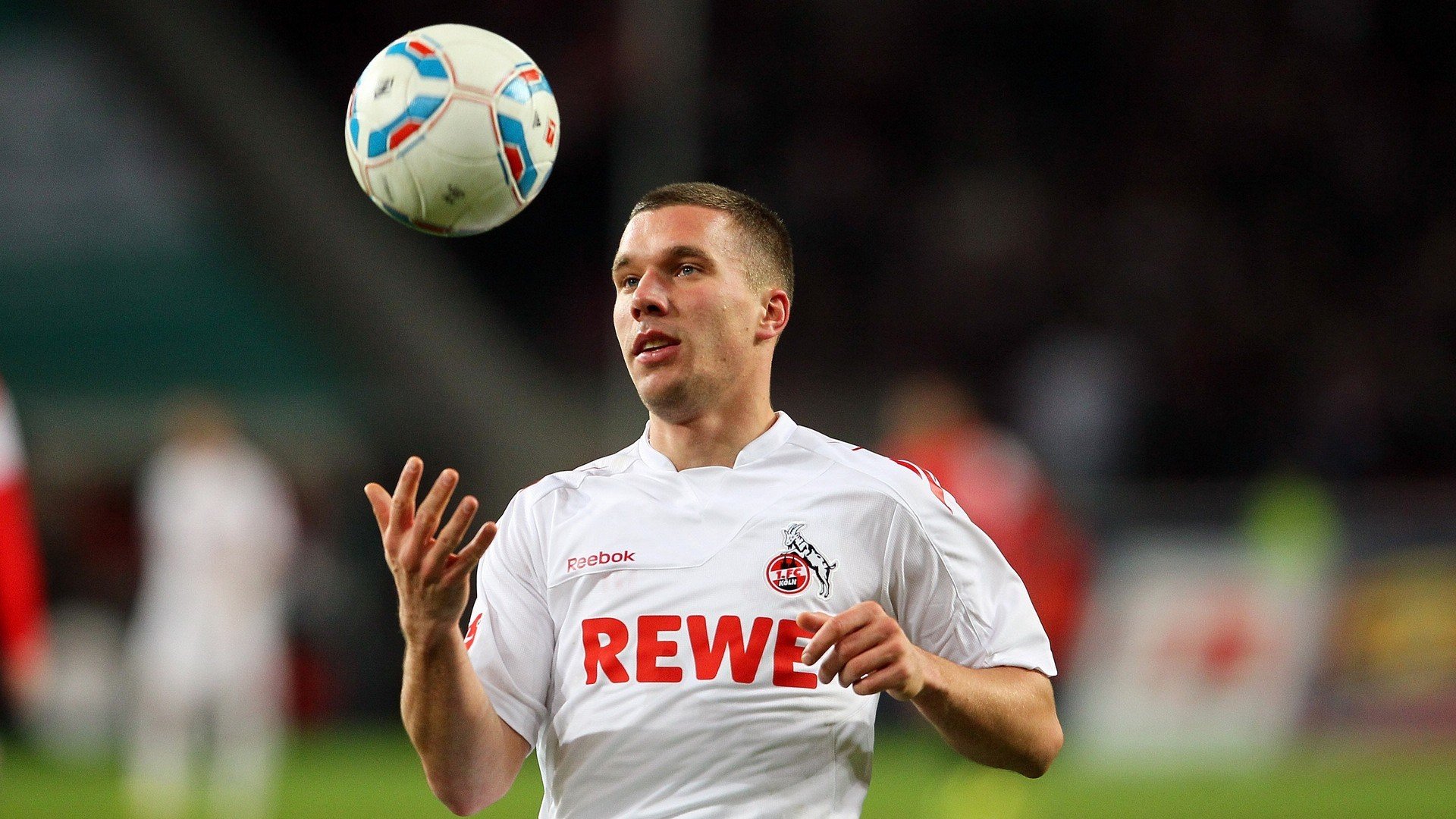 飞人再创世界纪录!田径世锦赛男子百米9秒42震撼全球